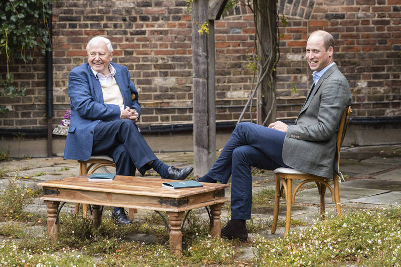 英國威廉王子（右）今日啟動國際環保獎項計畫「修復地球獎」。（美聯社）