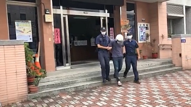 警方當場將打人的林姓男子逮捕。（記者何宗翰翻攝）