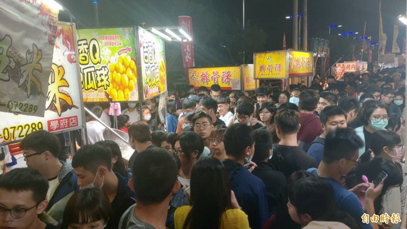 台中提早跨年了 總站夜市開幕塞爆 人肉灌香腸 生活 自由時報電子報