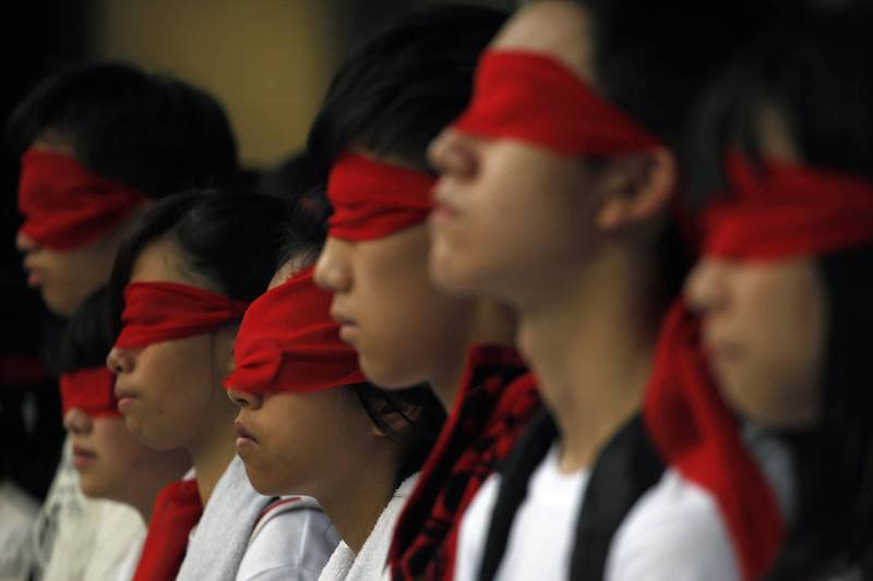 香港有間國小老師被指控在課堂上散播「港獨思想」，竟慘遭港府「釘牌（撤銷證照）」，引發社會譁然；港府教局長楊潤雄在今天更透露目前還有約40起案例被當局調查。示意圖。（路透）