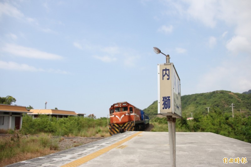 原定出岔軌道的內獅火車站。（記者陳彥廷攝）