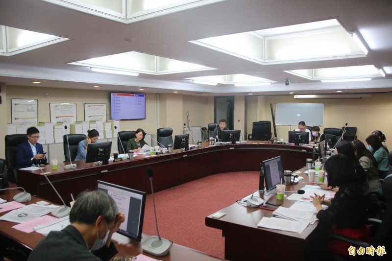 兒虐事件頻傳，台北市議員今要求台北市政府教育局，應訂定幼兒園裝設監視器自治法規，包括加裝監視設備，並對資料管理及影像調閱進行相關規範，保障兒童安全。（記者鄭名翔攝）