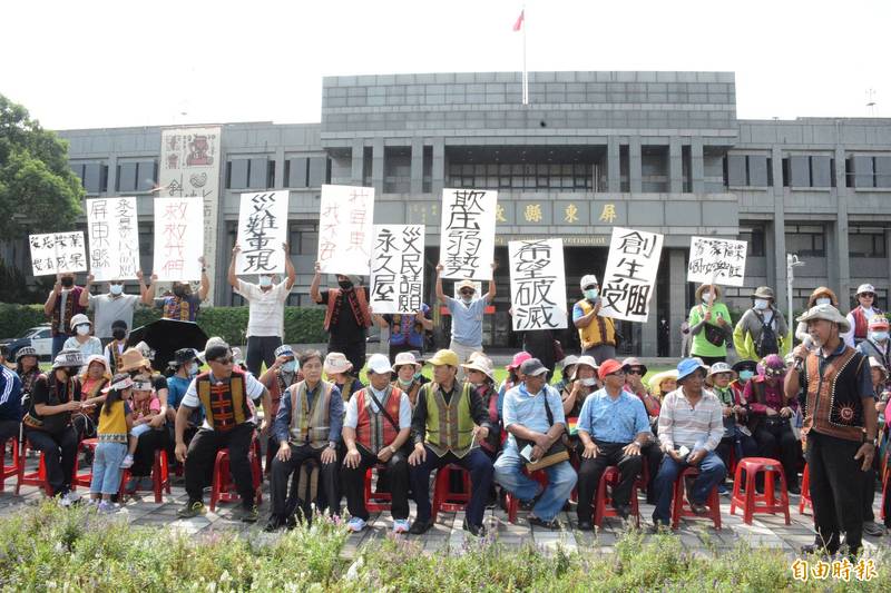 禮納里部落數十居民昨天到屏東縣政府陳情。（資料照）