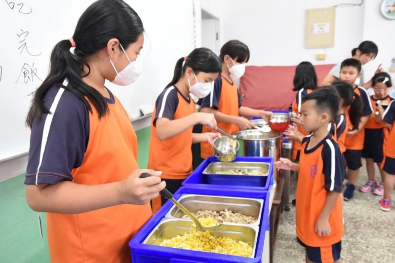 國中小及幼稚園營養午餐，明年起全面採用國產豬肉。（澎湖縣政府提供）