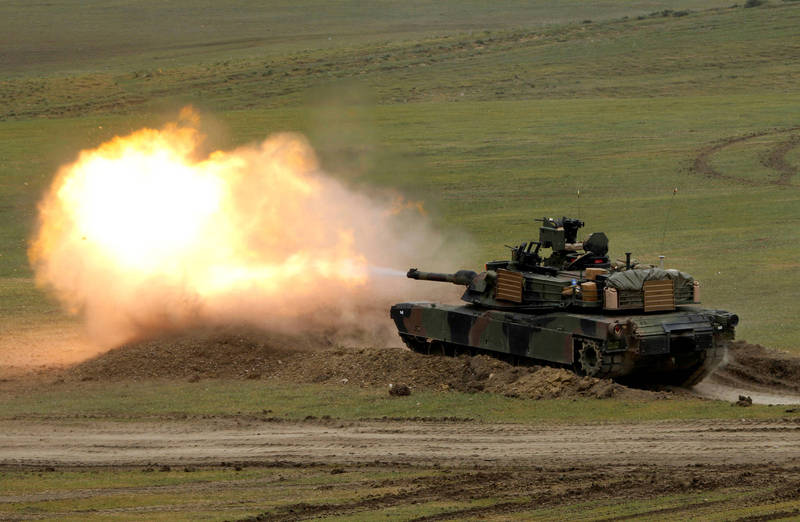 美國陸軍最近傳出計劃開發輕型戰車。圖為美國陸軍M1A2「艾布蘭」戰車。（路透）