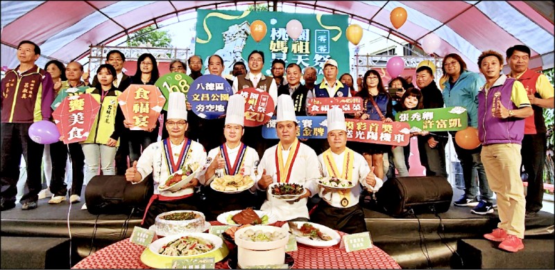 桃園媽祖昇天祭「食福宴」今天中午對折優惠價開賣。（記者陳恩惠翻攝）