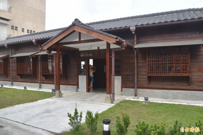 1929年日人池田兵太郎所開設的「池田屋旅舍」,為六龜老街百年歷史建築。(記者蘇福男攝) 1929年日人池田兵太郎所開設的「池田屋旅舍」,為六龜老街百年歷史建築。(記者蘇福男攝)