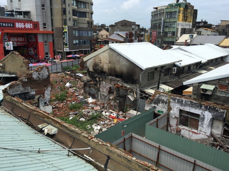 苗栗歷史建築苑裡市場 加固、清運工程3度流標，重新檢討放寬資格再招標。（記者蔡政珉翻攝）