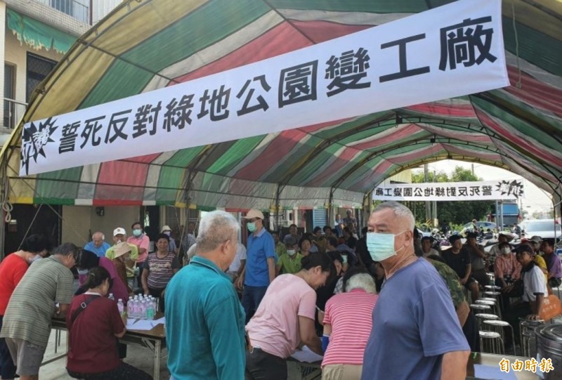 傳高污染產業擬進駐台糖新營副產加工廠用地，柳營居民連署抗議。（記者王涵平攝）