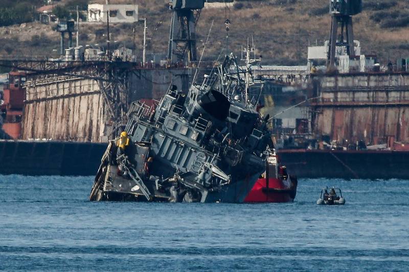 希臘海軍掃雷艦被貨櫃船撞爛船尾船體歪斜下沉釀2傷 國際 自由時報電子報