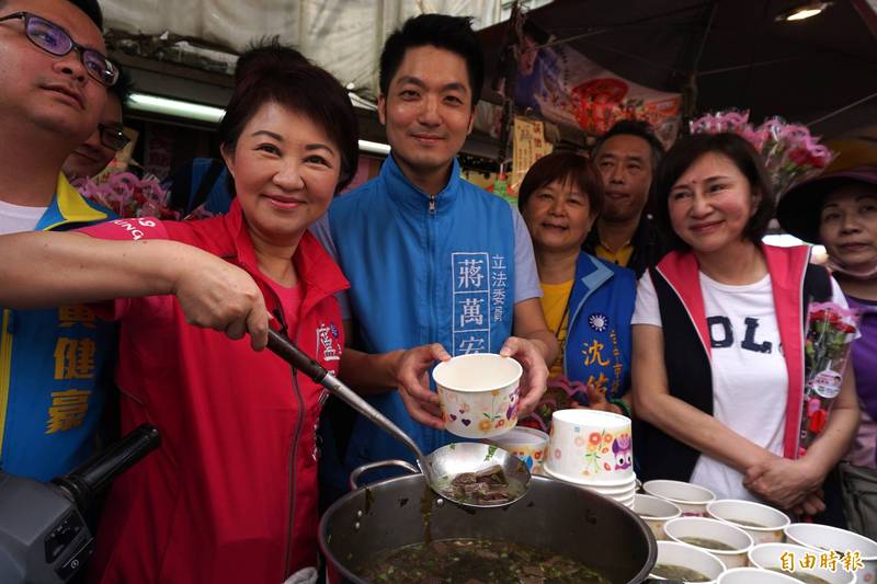 台中市長盧秀燕表示，他們認為中央作錯了，應該要支持台中市政府該罰的罰、該關的關，應該要挺市民。（記者蔡淑媛攝）