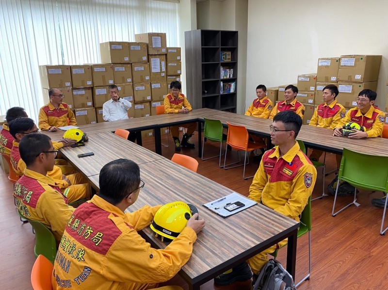 花蓮縣消防局特種搜救隊為本月國際人道救援輪值隊伍，昨深夜接獲內政部消防署通報整備隨時準備外援。（花蓮縣消防局提供）