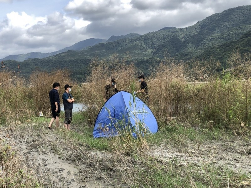 驚悚！花蓮秀姑巒溪沙洲發現如「人彘」男屍，報案者連作9天惡夢。（記者王峻祺翻攝）