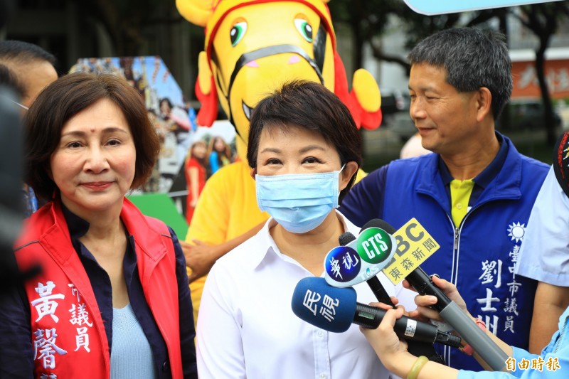 中捷即將通車，盧秀燕表示，初步構想為試營運期間讓全民免費搭乘體驗。（記者蔡淑媛攝）