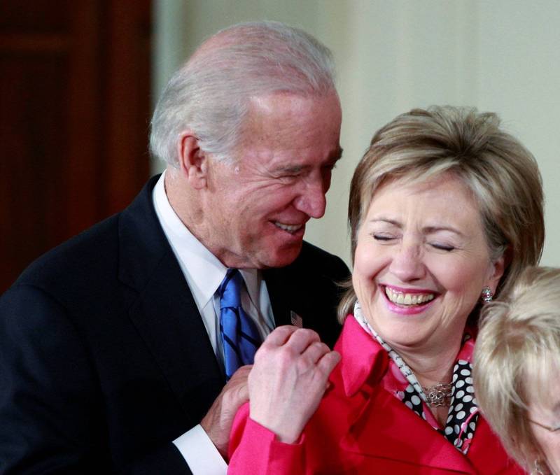 希拉蕊（Hillary Clinton）預先歡慶民主黨籍候選人拜登（Joe Biden）當選，拜登陣營也為希拉蕊先前替他們助選表達謝意。（路透）