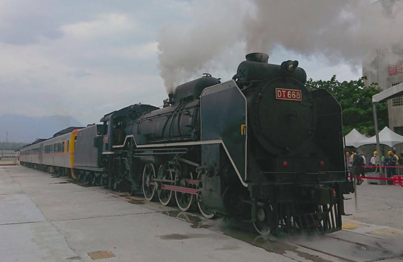 國王號蒸汽火車DT668，訂於12月26日首度行駛宜蘭線鐵路。（資料照）