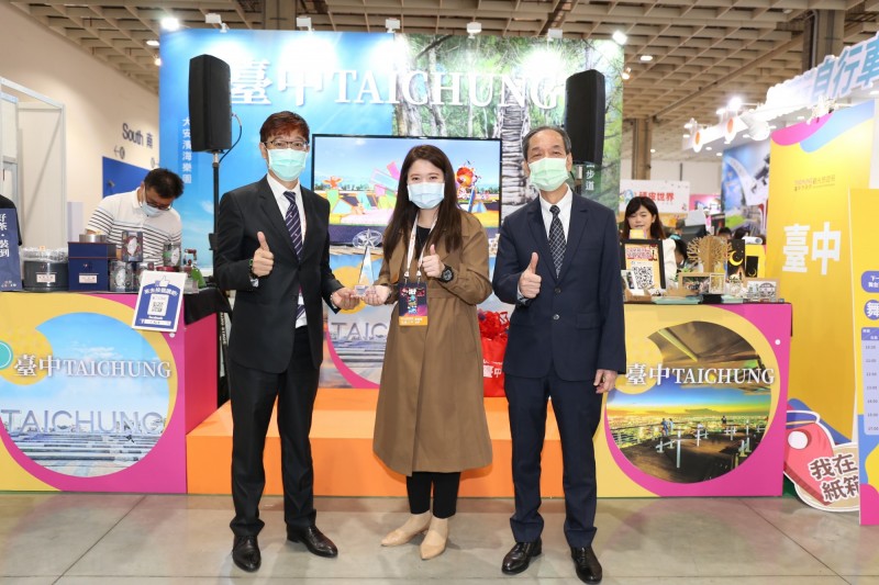 台中市觀光旅遊局出版的「玩美台中－觀光手冊」，榮獲PATA刊物類金獎。（觀旅局提供）