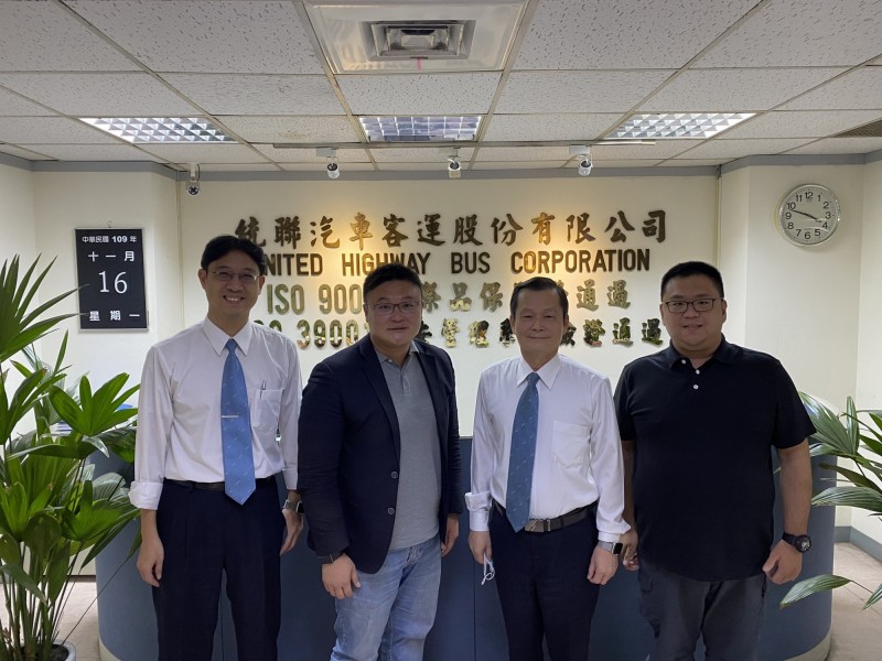 台中市議員施志昌(左二)拜會統聯客運,爭取95號公車增繞外埔區土城東路與土城北路,方便居民搭乘。(圖由施志昌服務處提供) 台中市議員施志昌(左二)拜會統聯客運,爭取95號公車增繞外埔區土城東路與土城北路,方便居民搭乘。(圖由施志昌服務處提供)