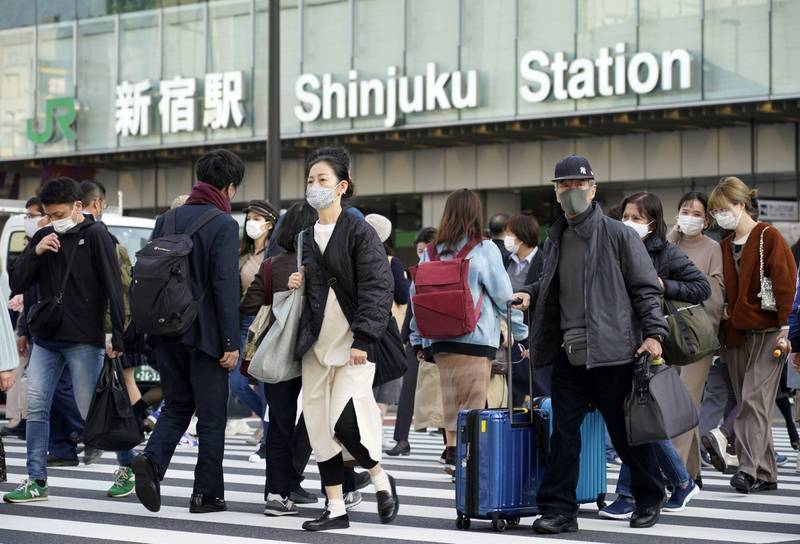 日本疫情嚴重，單日確診人數再創新高，東京疫情警報將升高到最高的紅色警戒。（歐新社）