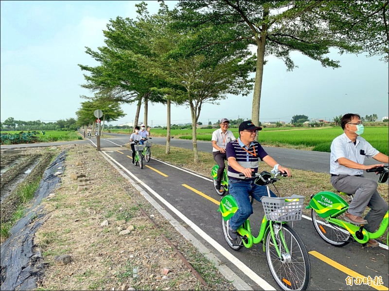 南市於後壁、官田、東山、佳里、柳營等5區，增設自行車道。（記者劉婉君攝）