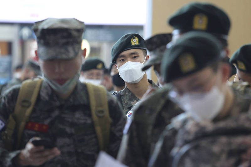 南韓議員日前揭露，中國企業向南韓軍方交付的215監視錄影設備中，含有意圖竊取軍事機密的惡意代碼。圖為南韓軍隊示意圖。（美聯社）