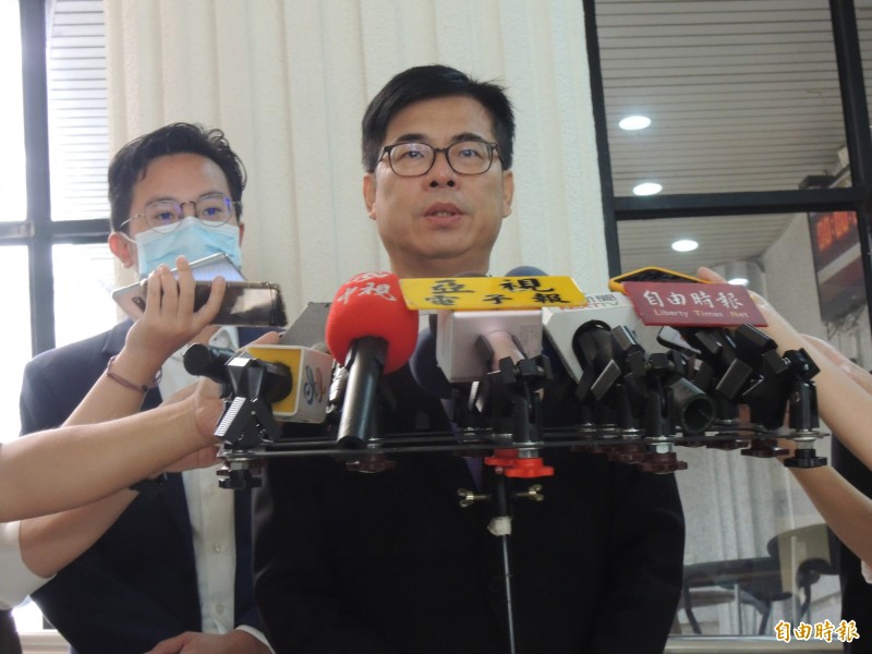 高雄市長陳其邁今表示，對六合夜市的活動引發議論，他也不滿意，要求經發局檢討、懲處。（記者王榮祥攝）