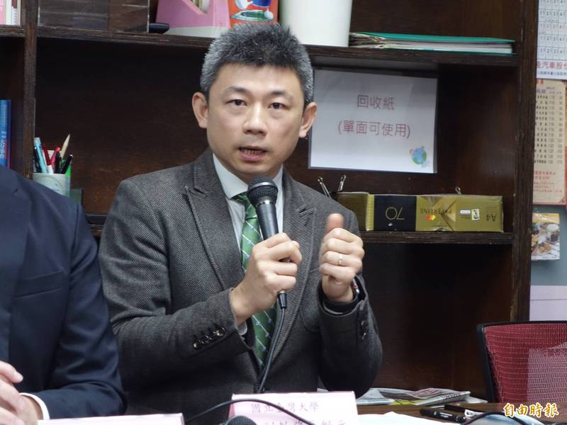 台灣大學副教務長詹魁元認為，高中生參加大學申請口試，若書審資料跟面試表現相差甚遠，將大扣分，且採用非自己製作的資料入學，未來也會很痛苦。（記者吳柏軒攝）