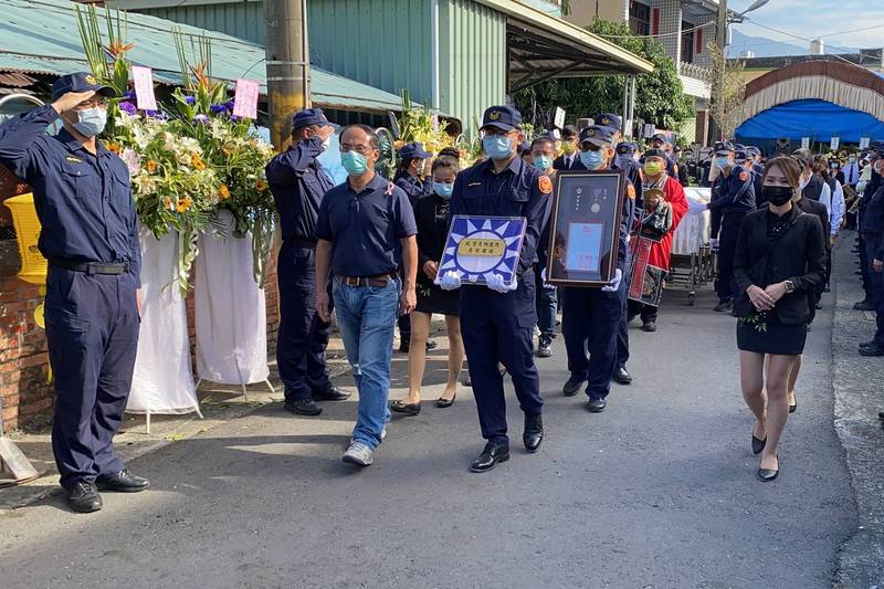 執勤時心肌梗塞猝逝屏東里港警今公祭 社會 自由時報電子報