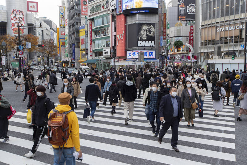 日本今日確診數新增3031例，為疫情以來該國首度單日確診數量突破3000人。據報導，日本東京今日新增621例確診也再創新高紀錄。圖為東京。（美聯社）