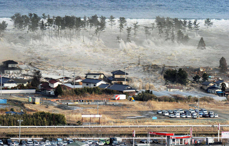 日本2011年3月11日發生規模9.0強震，引發巨大海嘯。（美聯社）