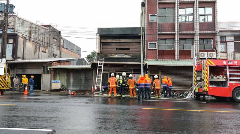 大園區中山北路一處民宅發生火警。（記者周敏鴻翻攝）