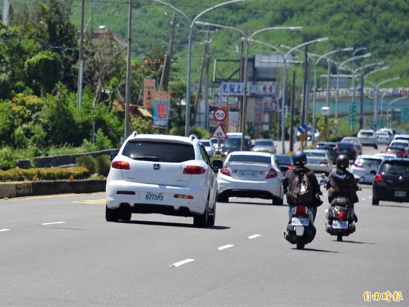 屏南快速道路將以新路廊進行可行性評估。（記者侯承旭攝）