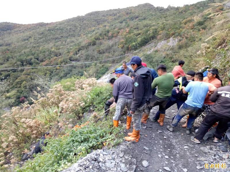 能高越嶺道屯原登山口0.6公里處，上週才發生1名陳姓高山協作騎機車運補物資不幸墜谷身亡。（資料照）