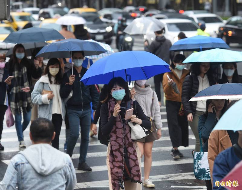 中央氣象局今（14）日下午3點15分針對基隆市、新北市以及宜蘭縣發布大雨特報；另也針對17縣市發布陸上強風特報。（資料照）