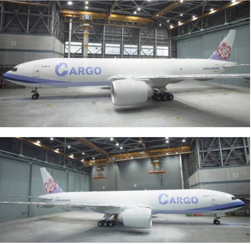 中華航空貨機新塗裝，大大的「CARGO」，其中C藏有台灣地圖。（華航提供）