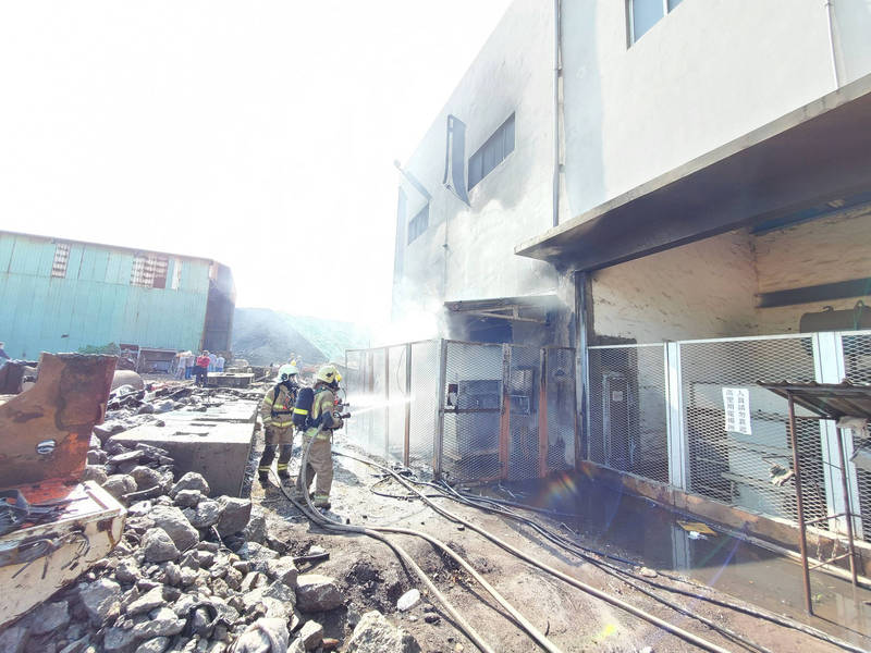 旁邊有3座大型氧氣槽台南官田威致鋼鐵火警及時撲滅 臺南市 自由時報電子報