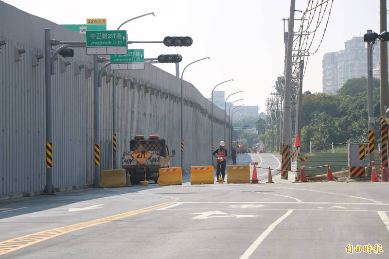 台南永康中山南路增設國道平面道路工程，今順利完工並舉辦通車典禮。（記者萬于甄攝）