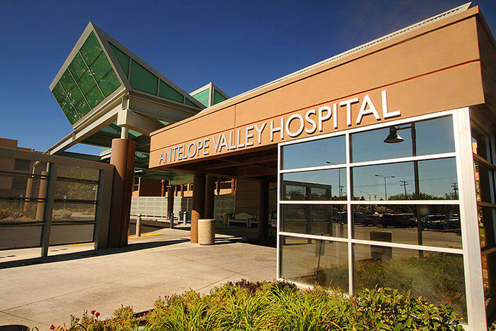上週加州一名男子在入住医院时，竟突然拿氧气瓶杀死隔壁病床同样确诊的82岁患者。（图取自羚羊谷医院官网）(photo:LTN)