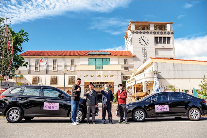 瑞穗鄉「幸福巴士」是以自小客車提供接送服務,開辦第一個月免費搭乘。(瑞穗鄉公所提供) 瑞穗鄉「幸福巴士」是以自小客車提供接送服務,開辦第一個月免費搭乘。(瑞穗鄉公所提供)