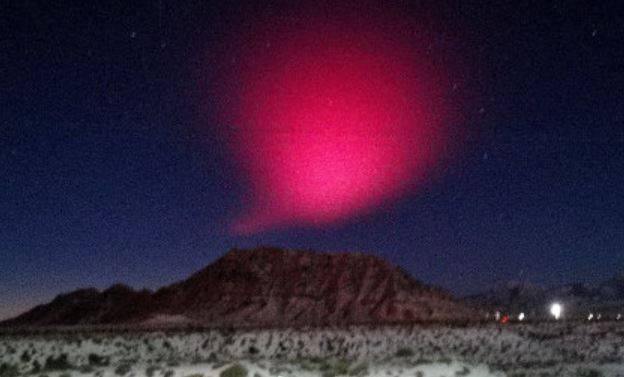 中国西部：大火球划破天际 惊见空中诡异红光