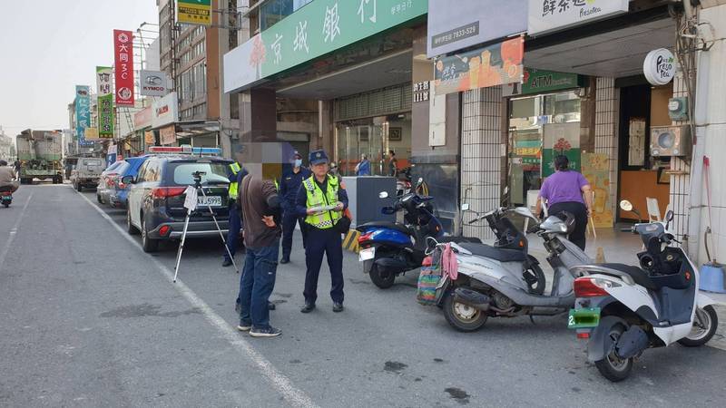 對於近來台南路口重大傷亡車禍頻傳，警方針對路口交通進行大執法。（記者王俊忠翻攝）