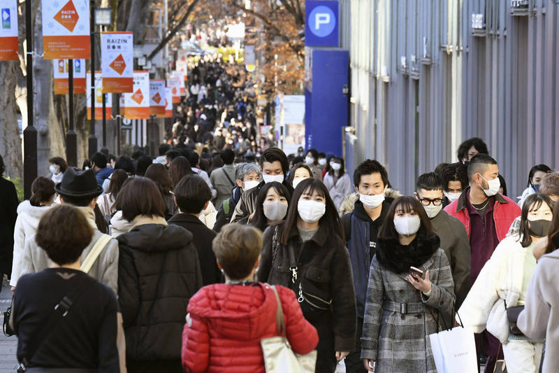 旅日台人曝光现况，指出日本医疗体系已崩坏，民众却普遍没警觉心。图为东京街头。（美联社）(photo:LTN)