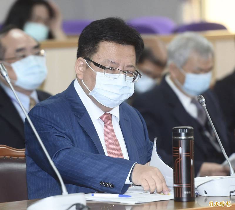 立法院司法及法制委員會28日審查110年度中央政府總預算案關於總統府主管收支部分,總統府副秘書長李俊俋列席。(記者簡榮豐攝) 立法院司法及法制委員會28日審查110年度中央政府總預算案關於總統府主管收支部分,總統府副秘書長李俊俋列席。(記者簡榮豐攝)