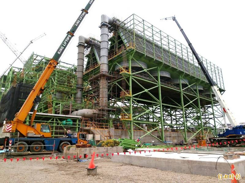 位於桃園市觀音區桃園科技園區的「桃園市生質能中心」，興建進度已近8成。（記者鄭淑婷攝）