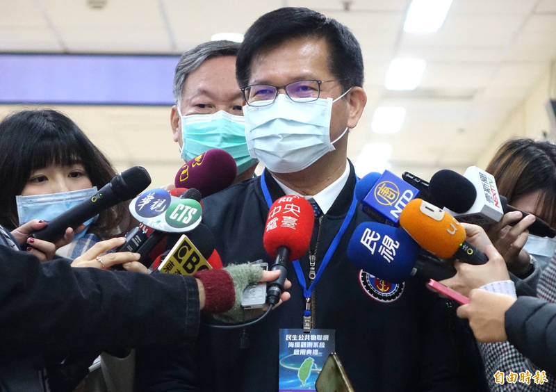 交通部長林佳龍今出席海纜觀測系統啟用活動時表示,因應許多活動調整,人潮與車流也會與原先預期有所不同,因此,已請相關單位重新調整疏運計畫。(記者王藝菘攝) 交通部長林佳龍今出席海纜觀測系統啟用活動時表示,因應許多活動調整,人潮與車流也會與原先預期有所不同,因此,已請相關單位重新調整疏運計畫。(記者王藝菘攝)