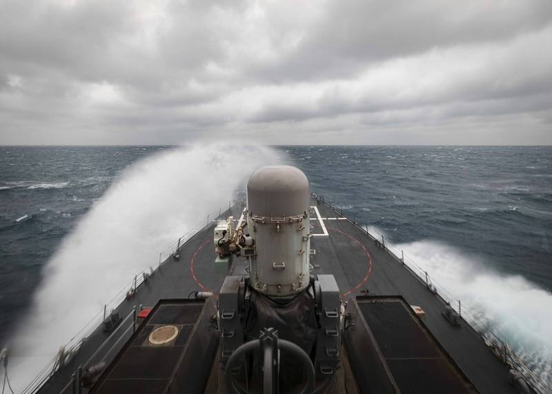 美国海军飞弹驱逐舰「麦肯号」在台湾海崃进行例行演练。（图撷取自美国海军第七舰队官网）(photo:LTN)