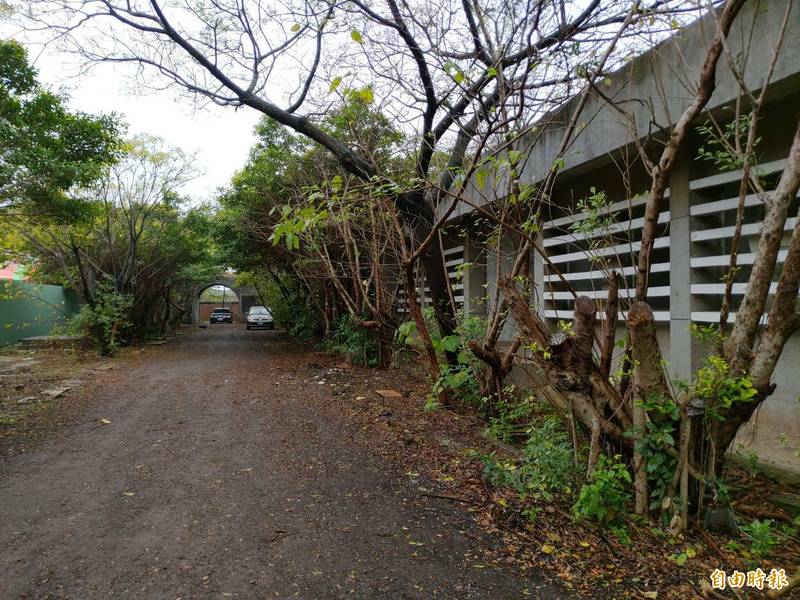 位於大園區五青路70巷的大園海軍砲陣地，將轉型為森林公園及市民活動中心、社區式長照機構等，預計今年底完工。（記者鄭淑婷攝）