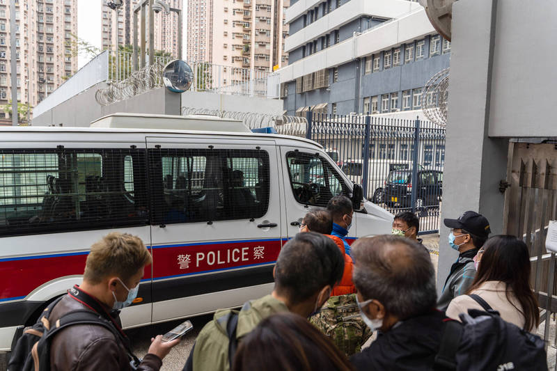 港警大舉拘捕泛民派 民眾黨譴責：對一國兩制最大打臉 - 政治 - 自由時
