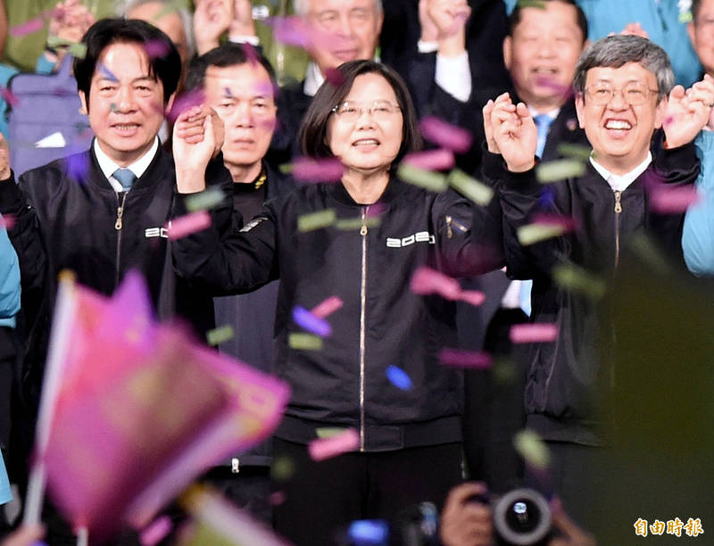 「蔡賴配」勝選今日屆滿1年，副總統賴清德透過臉書表示，要特別感謝台灣人民的厚愛，也要感謝蔡總統的信任與託付。台灣人民交付給他的責任是輔佐蔡總統，為台灣無私的奉獻，必當全力以赴。（資料照）