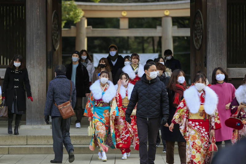 東京都新增970例確診病例，成為本月5日之後首度降回1000例以下的單日記錄。圖為東京街景。（美聯社）